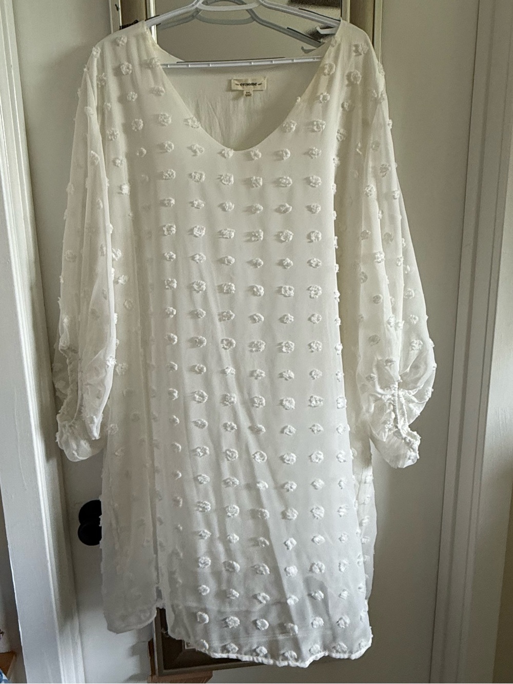 eesome White Textured V-Neck Long Sleeve Dress
